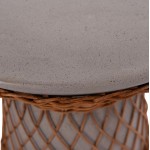 ΒΟΗΘΗΤΙΚΟ ΤΡΑΠΕΖΙ ΣΤΡΟΓΓΥΛΟ DELIA HM18167.03 FIBER CEMENT ΓΚΡΙ & RATTAN Φ40x45Υεκ