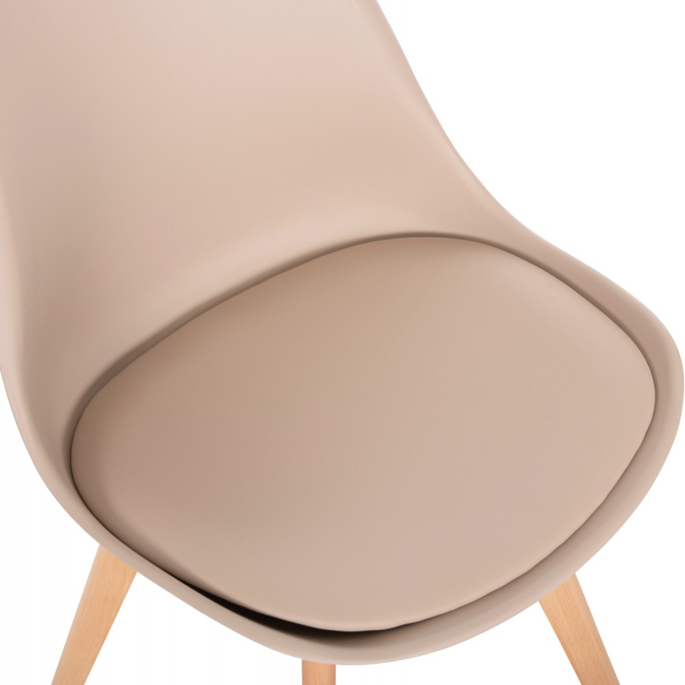 Καρέκλα Gast pp-pu σε cappuccino απόχρωση με ξύλινο πόδι σε φυσική απόχρωση 47x56,6x83