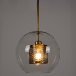 GloboStar® AVERY 00740 Μοντέρνο Κρεμαστό Φωτιστικό Οροφής Μονόφωτο 1 x E27 Διάφανο Γυάλινο με Χρυσό Μεταλλικό Πλέγμα Φ30 x Υ48cm