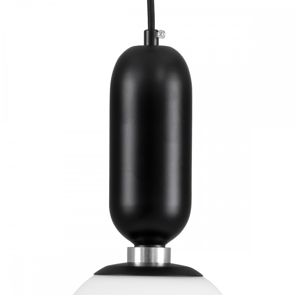 GloboStar® MAVERICK 00945 Μοντέρνο Κρεμαστό Φωτιστικό Οροφής Μονόφωτο 1 x E27 Μαύρο Μεταλλικό Γυάλινο Μπάλα Φ15 x Υ33cm