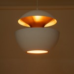 GloboStar® SEVILLE WHITE 01268 Μοντέρνο Κρεμαστό Φωτιστικό Οροφής Μονόφωτο 1 x E27 AC220-240V IP20 - Φ35 x Υ35cm - Λευκό Μεταλλικό Φιγούρα - 5 Χρόνια Εγγύηση