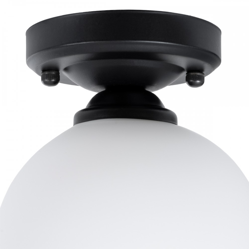 GloboStar® MAURA 01318 Μοντέρνο Φωτιστικό Οροφής Μονόφωτο 1 x E27 Μαύρο με Λευκό Ματ Γυαλί Καμπάνα Φ13 x Y17cm