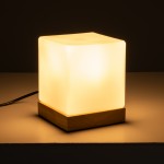 GloboStar® DERYA 02035 Μοντέρνο Επιτραπέζιο Φωτιστικό Μονόφωτο 1 x E27 AC220-240V IP20 - Μ12 x Π12 x Υ15cm - Μπεζ Ξύλινη Βάση με Λευκό Γαλακτερό Γυαλί - 5 Χρόνια Εγγύηση