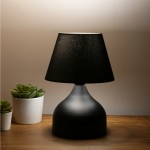 GloboStar® PYRAMID 204-0058 Μοντέρνο Eπιτραπέζιο Φωτιστικό Πορτατίφ Μονόφωτο 1 x E27 IP20 Μαύρο Μέταλλο με Μαύρο Ύφασμα - Μ22 x Π22 x Υ30cm