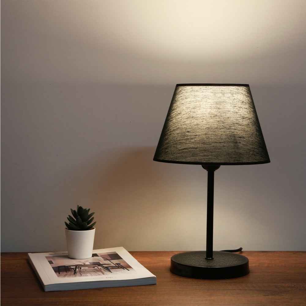 GloboStar® LARA 204-0074 Μοντέρνο Eπιτραπέζιο Φωτιστικό Πορτατίφ Μονόφωτο 1 x E27 IP20 Μαύρο Μέταλλο με Μαύρο Ύφασμα - Μ22 x Π22 x Υ36cm