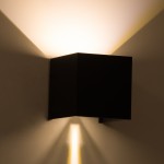 GloboStar® AXIS-S 60561 Φωτιστικό Τοίχου - Απλίκα Αρχιτεκτονικού Φωτισμού Εσωτερικού/Εξωτερικού Χώρου Up & Down LED 10W 1150lm 10 έως 60° AC 220-240V Αδιάβροχο IP65 Μ10 x Π10 x Υ10cm - Θερμό Λευκό 2700K - Γκρι Ανθρακί- Bridgelux Chip - 3 Years Warrant