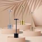 GloboStar® JOJO 76523 Μοντέρνο Επιτραπέζιο Φωτιστικό Πορτατίφ LED 1.5W 105lm 120° DC 5V Επαναφορτιζόμενο με Μπαταρία Li-ion 1800mAh - Διακόπτη Αφής με 3 Εναλλαγές Φωτισμού CCT Θερμό - Φυσικό - Ψυχρό 1500K - 4500K - 6000K Dimmable - D8 x H34cm - Χρυσό