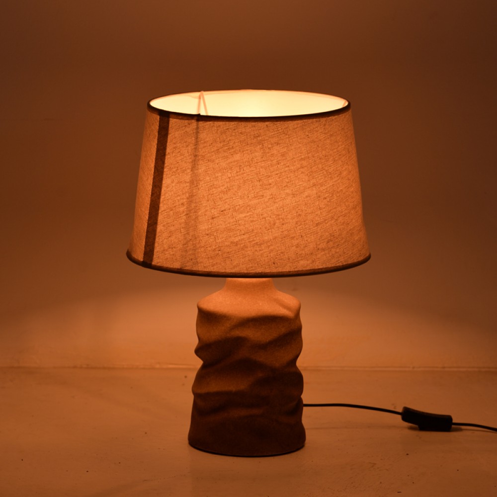 Επιτραπέζιο φωτιστικό Wabbi Inart Ε27 κεραμικό σε γκρι antique -μπεζ απόχρωση Φ28x41εκ