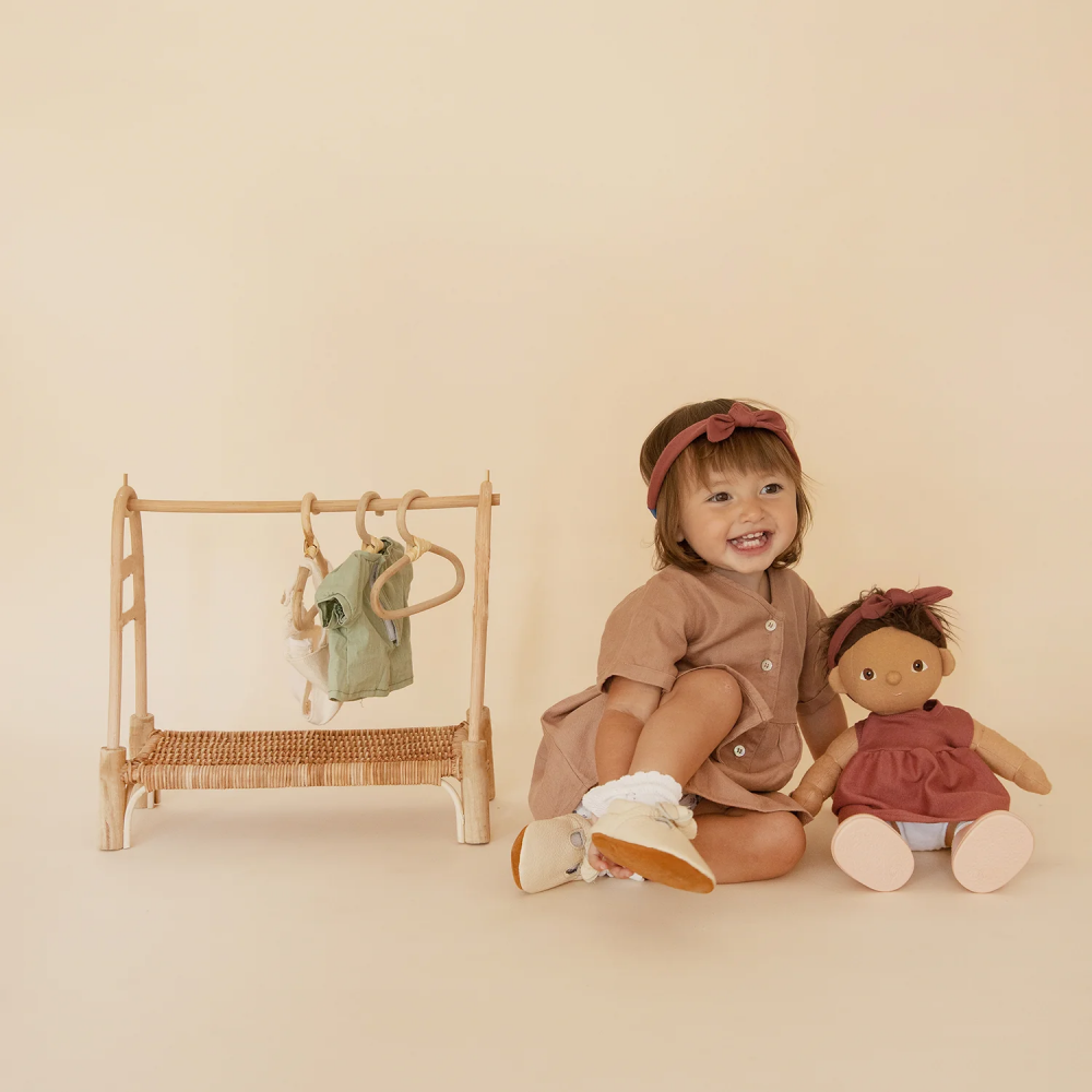 Κρεμάστρα ρούχων για κούκλες Weave